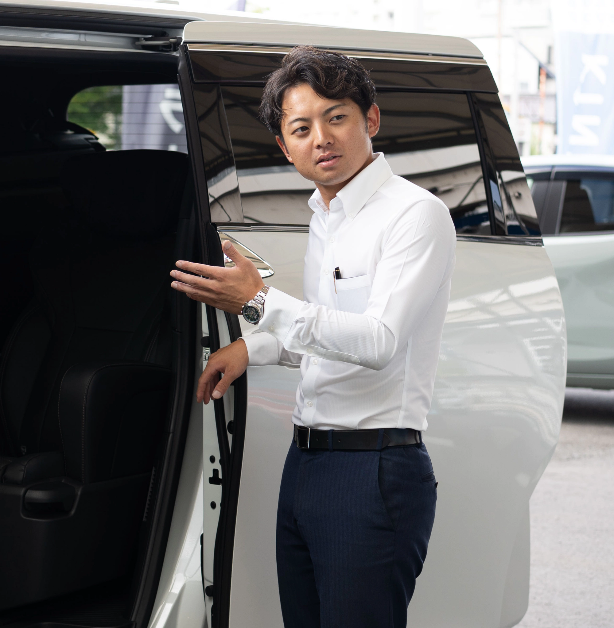 営業スタッフ 林さんのインタビュー写真